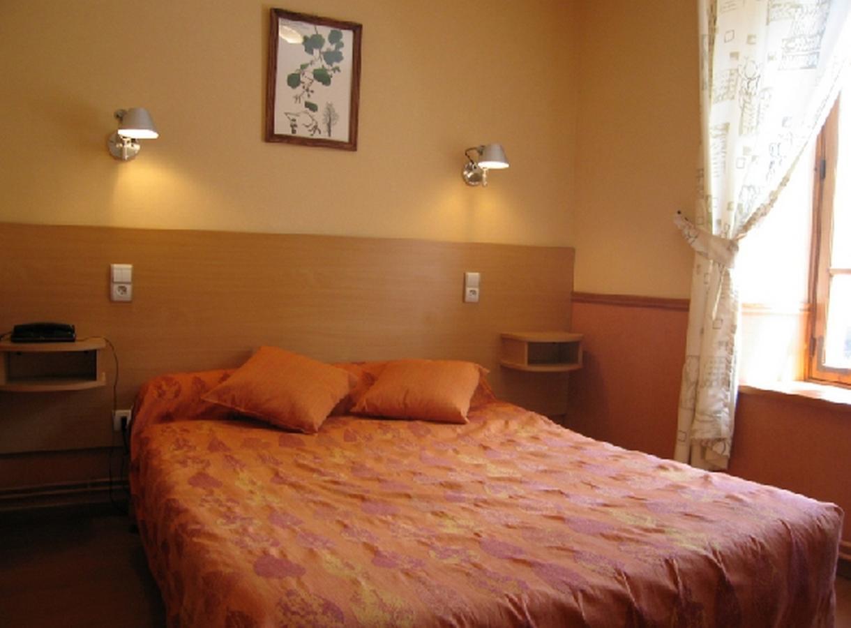 Hotel La Clairiere Chambon-sur-Dolore Номер фото